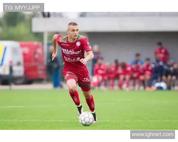 威尔郡与华斯兰德的激烈对决揭示足球战术与团队协作的重要性